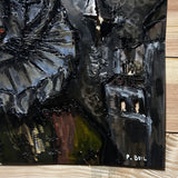 Sculpture murale de Philippe Buil sur tôle d’acier découpée, dentelle de métal et pigments : un chat arlequin expressif au regard bleu hypnotique.