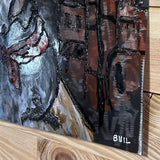 Sculpture murale en métal de Philippe Buil représentant un chien portant un béret et un foulard basque, avec pigments colorés et fond texturé sombre