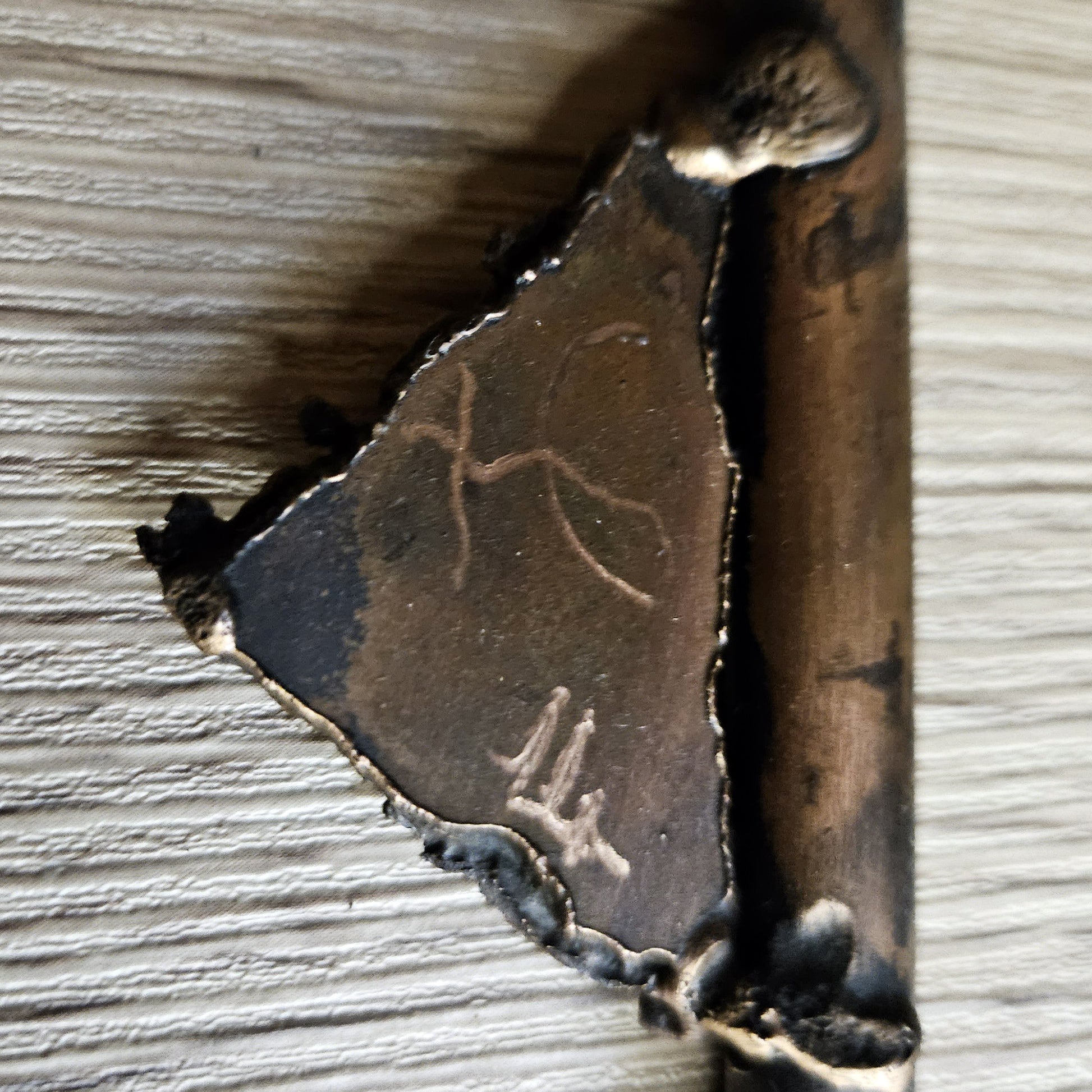 Kouros ô séant - Sculpture Fessier en dentelle de bronze