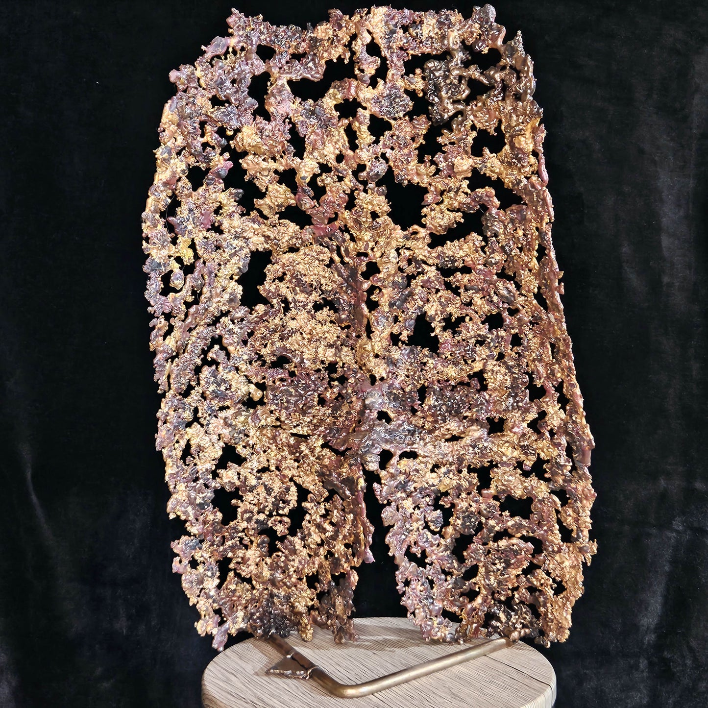 Kouros ô séant - Sculpture Fessier en dentelle de bronze