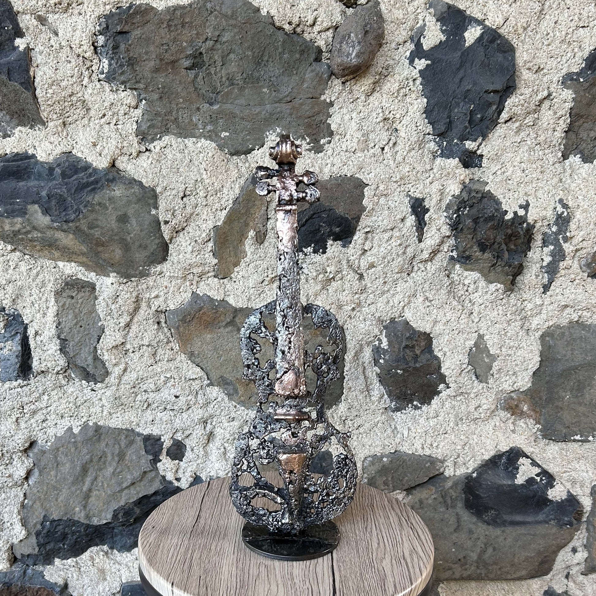 Oublié des dieux 71-23 - Sculpture violon dentelle métal acier et bronze