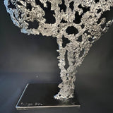 Sculpture contemporaine Belisama Andalouse sacrée par Philippe Buil, buste de femme en dentelle de métal bronze et acier sur socle noir. signature sur socle