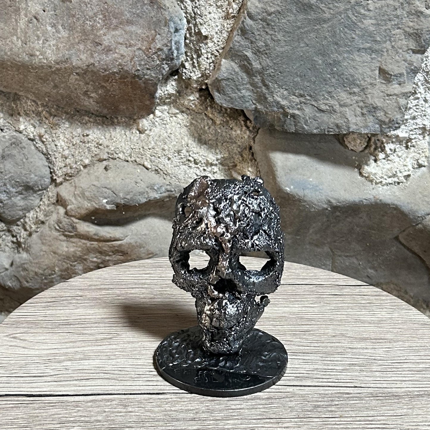 Crane 82-23 - Sculpture tete de mort métal dentelle acier et bronze