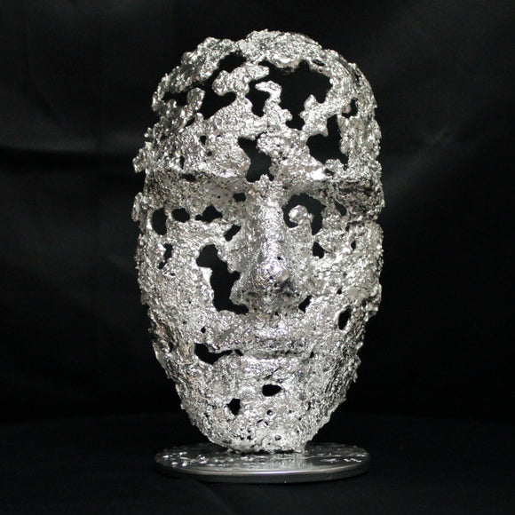 Une larme 103-22 - Sculpture visage dentelle metal chrome