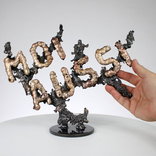 Moi aussi - Sculpture message dentelle métal acier bronze
