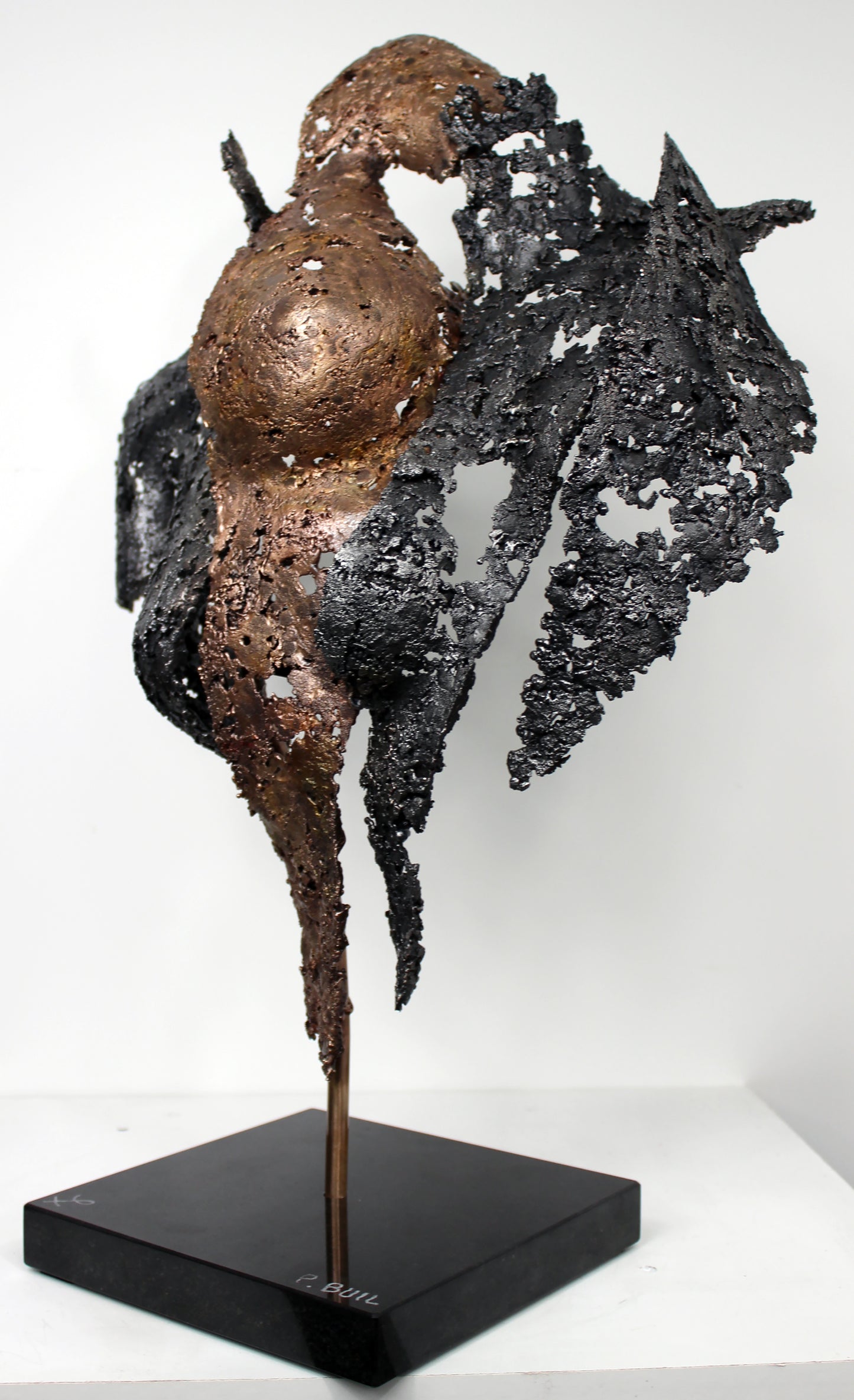 Connect the first - Sculpture en dentelle de Bronze et d'acier - Buil