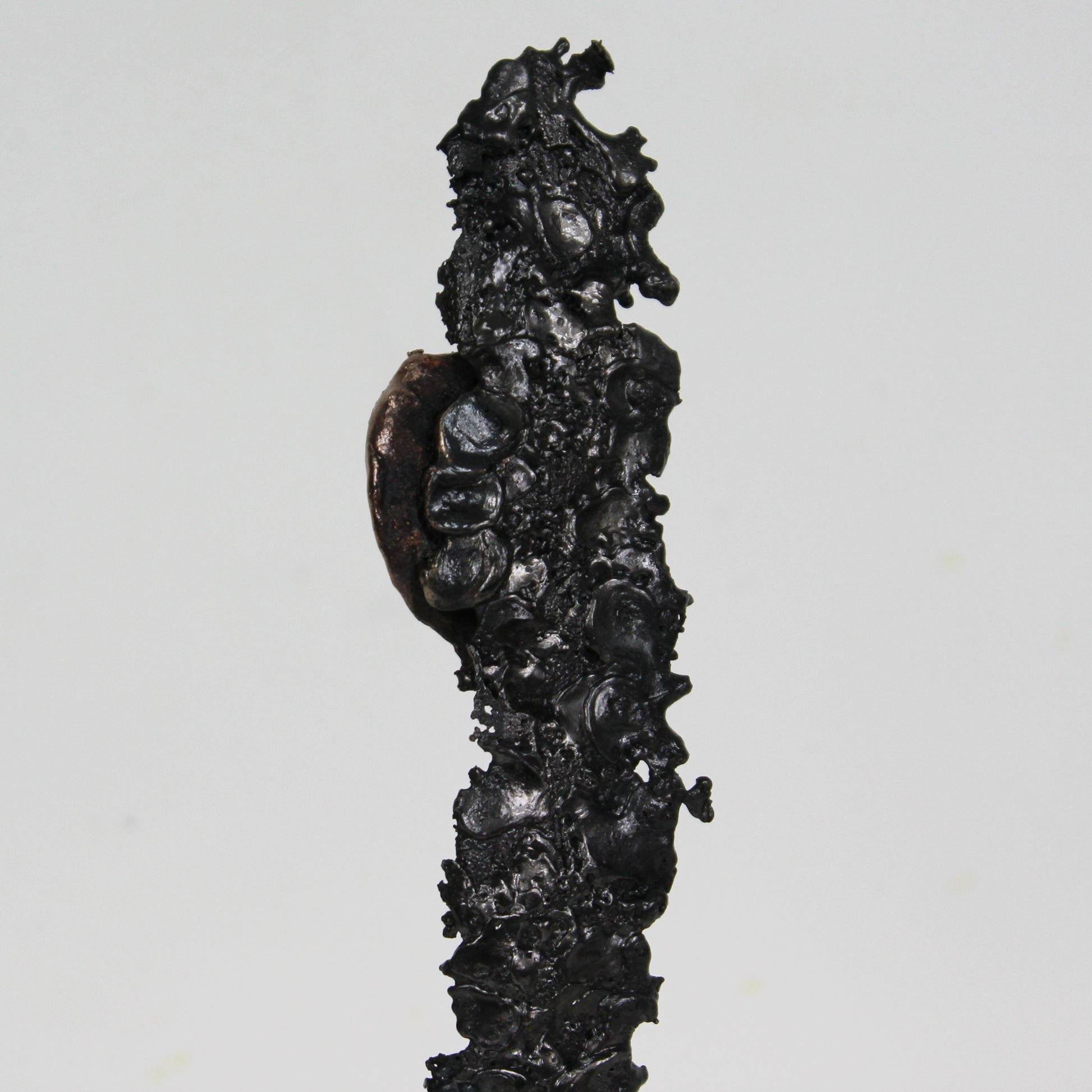 Un coeur de soie - Sculpture métal coeur en bronze sur ruban en dentelle acier