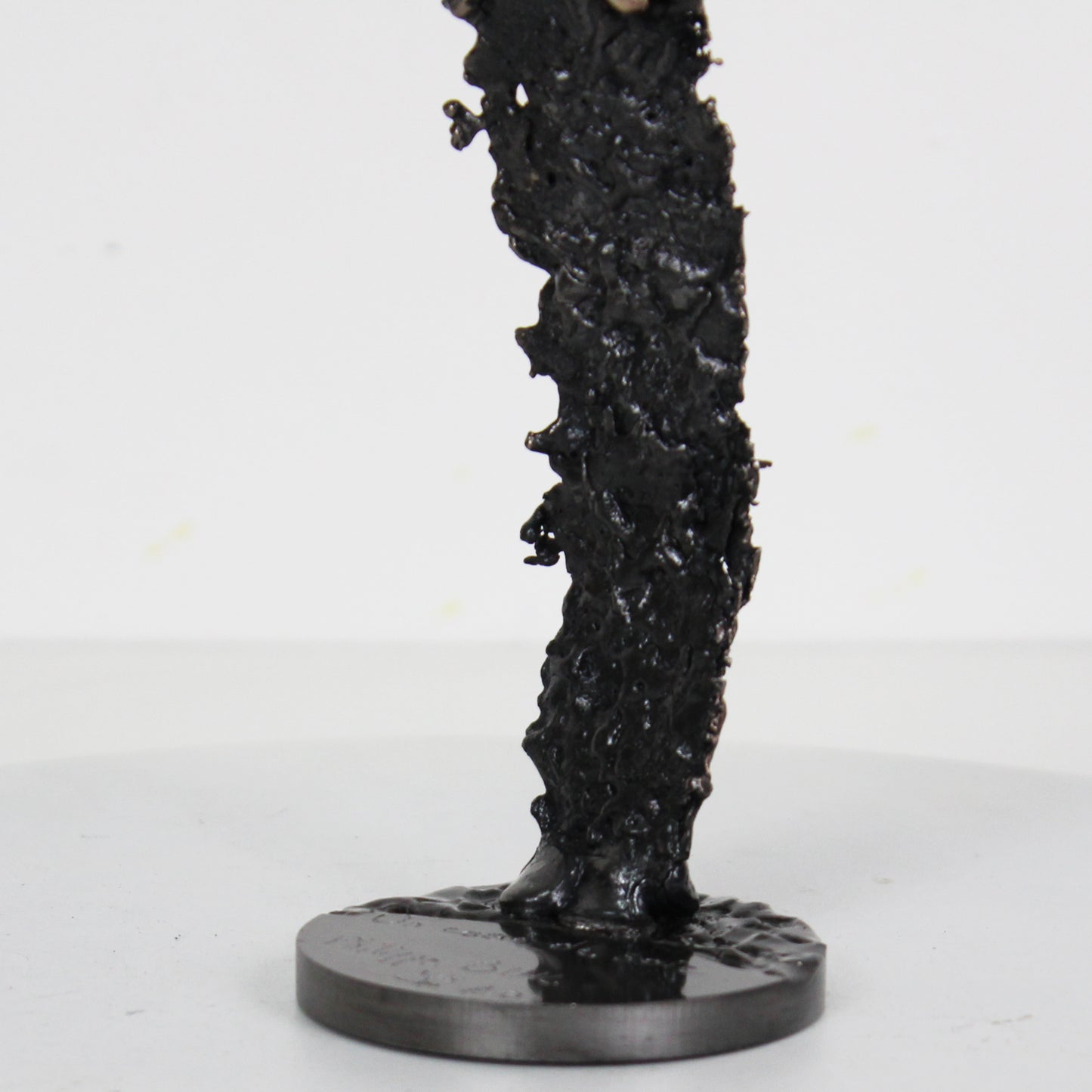 Un coeur de soie - Sculpture métal coeur en bronze sur ruban en dentelle acier