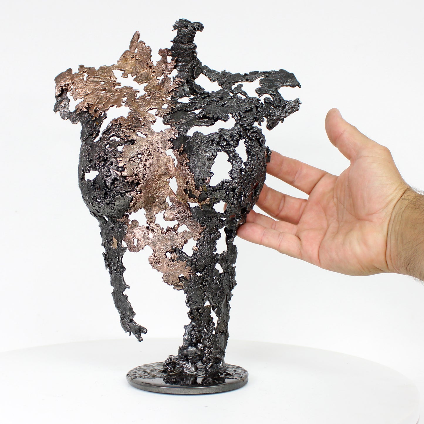 Pavarti Rosée du bois - sculpture corps féminin dentelle métal, Acier et Bronze