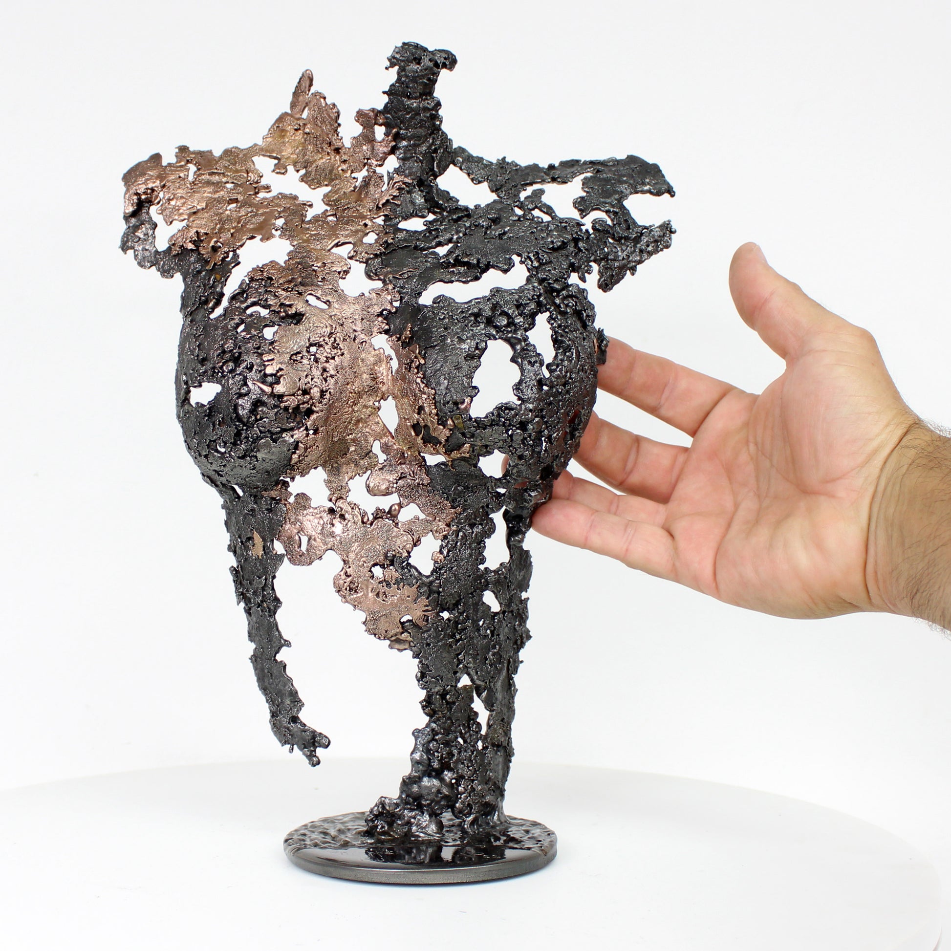 Pavarti Rosée du bois - sculpture corps féminin dentelle métal, Acier et Bronze