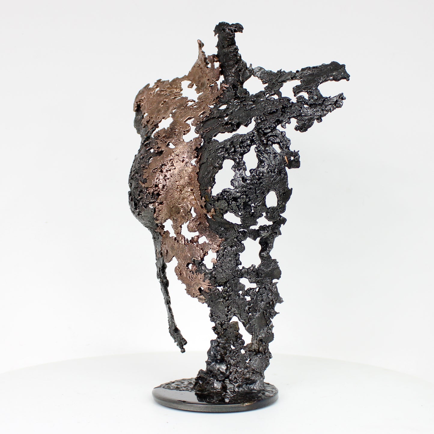 Pavarti Rosée du bois - sculpture corps féminin dentelle métal, Acier et Bronze