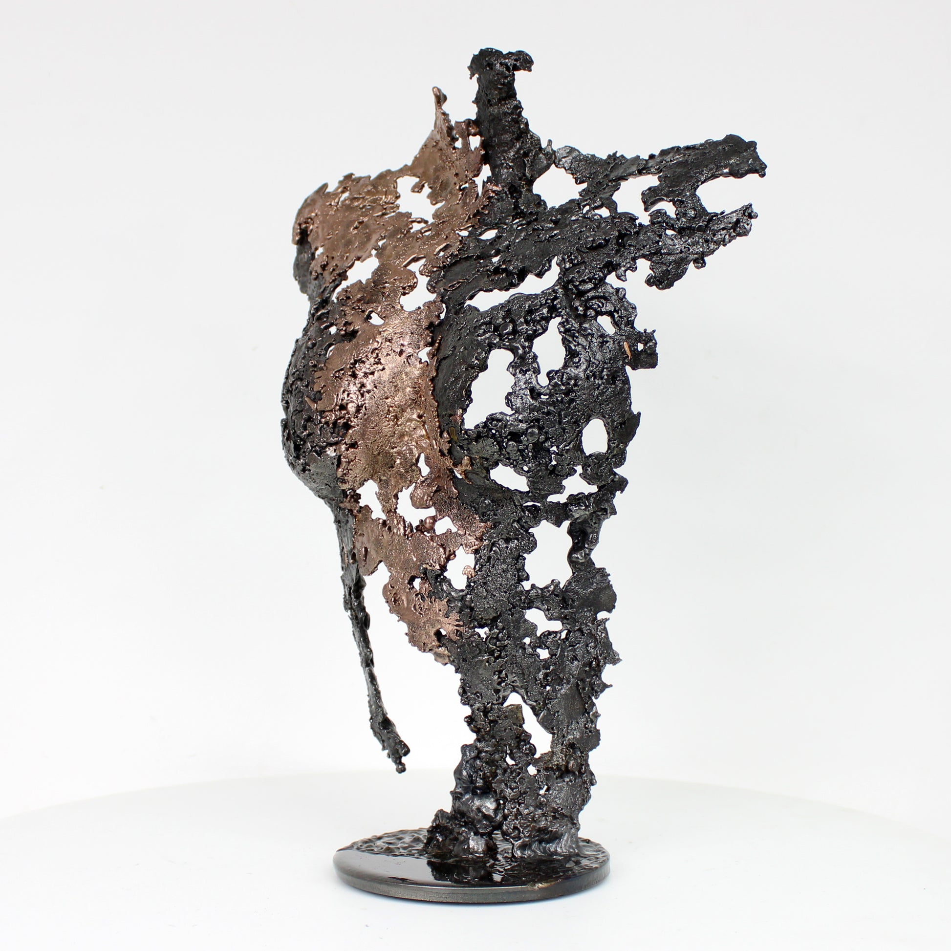 Pavarti Rosée du bois - sculpture corps féminin dentelle métal, Acier et Bronze