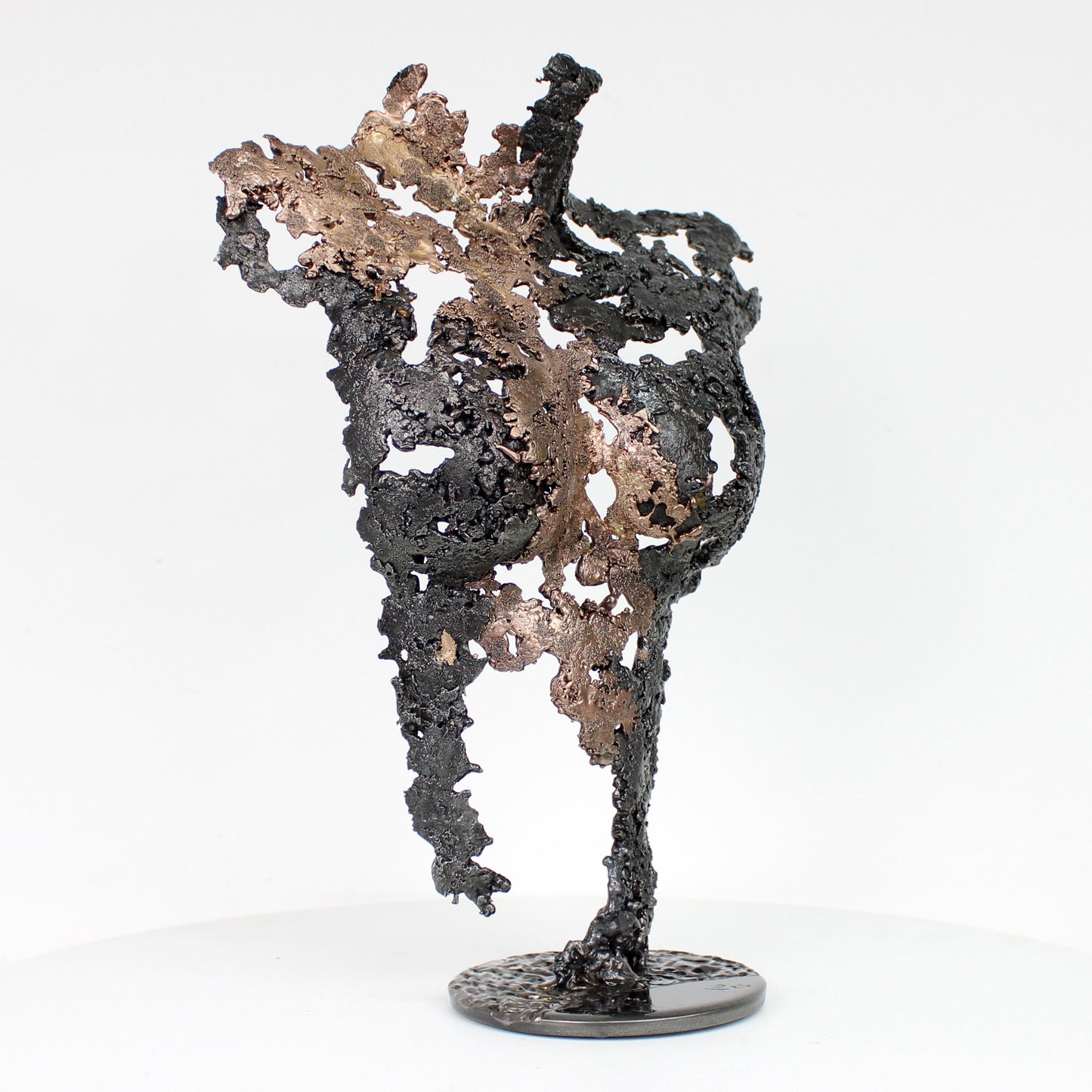 Pavarti Rosée du bois - sculpture corps féminin dentelle métal, Acier et Bronze