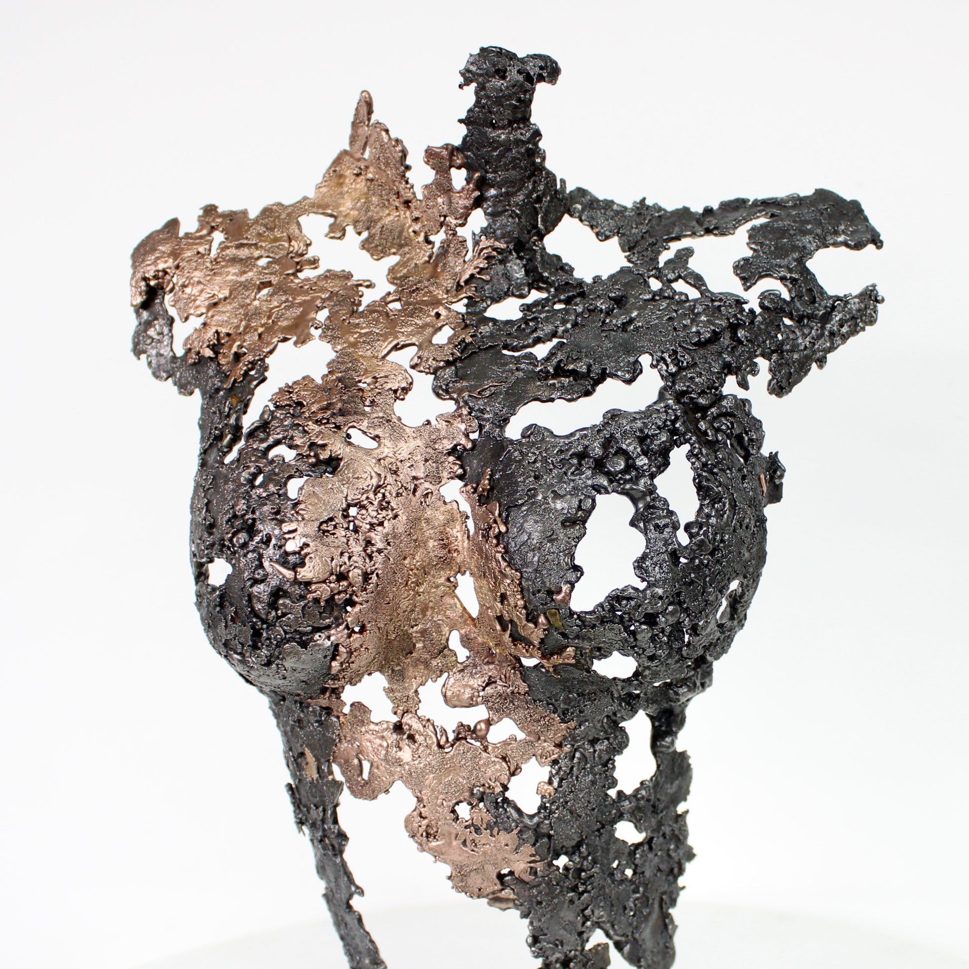 Pavarti Rosée du bois - sculpture corps féminin dentelle métal, Acier et Bronze