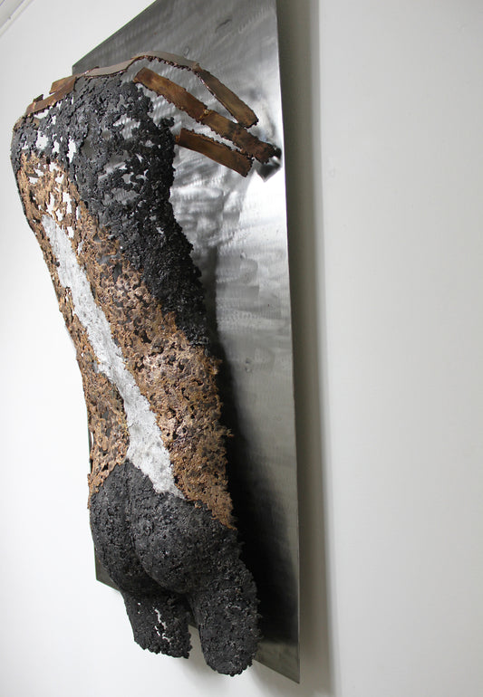 Kouros Et le rideau se lève - Sculpture murale dos en bronze Acier et Aluminium - Buil