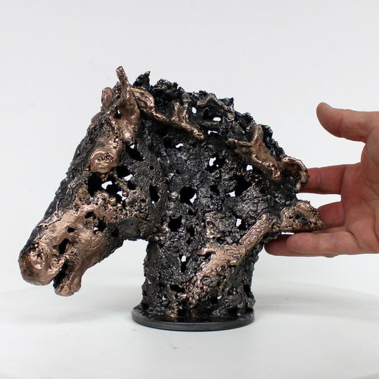 Cheval barbe 34-23 - Sculpture tete de cheval dentelle métal acier et bronze