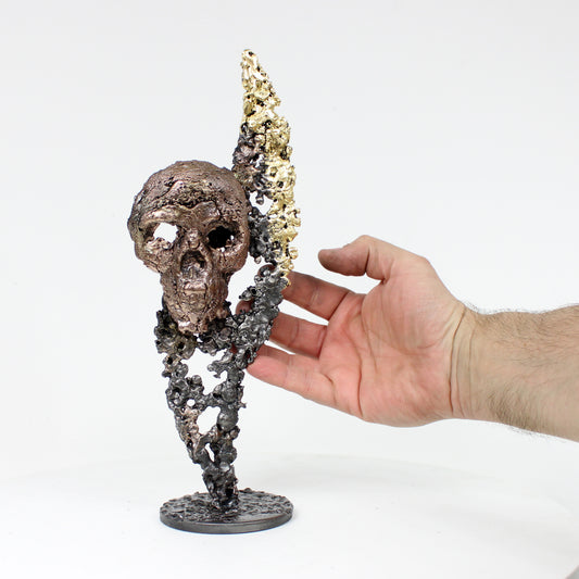 Flamme vanité 40-22 - Sculpture crane bronze sur flamme en dentelle acier et or