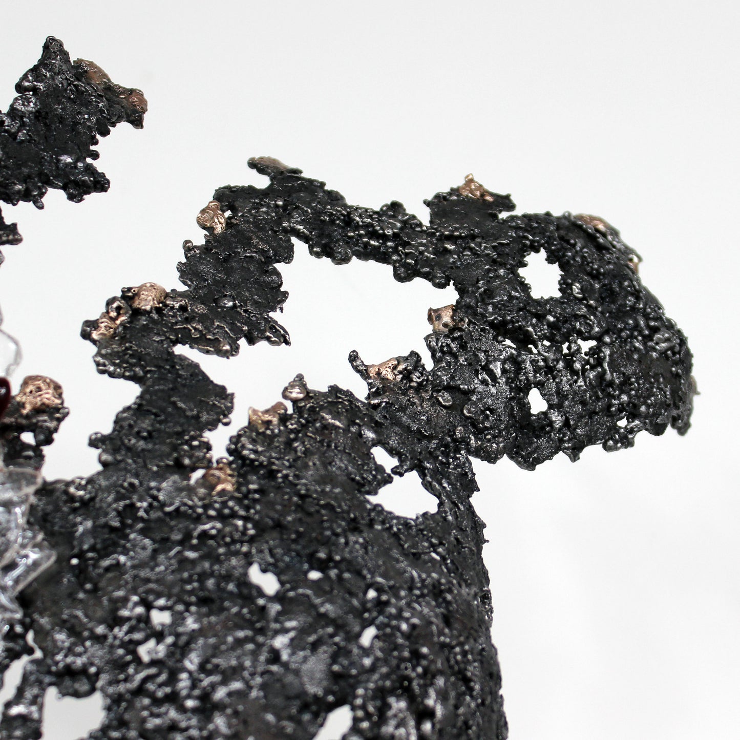 Belisama Rouge Carmin - Sculpture Buste femme dentelle Bronze Acier et verre - Buil