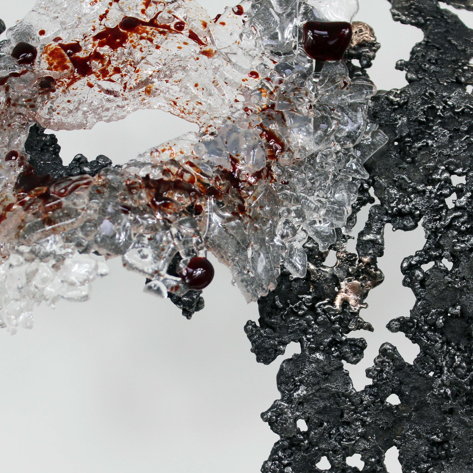 Belisama Rouge Carmin - Sculpture Buste femme dentelle Bronze Acier et verre - Buil