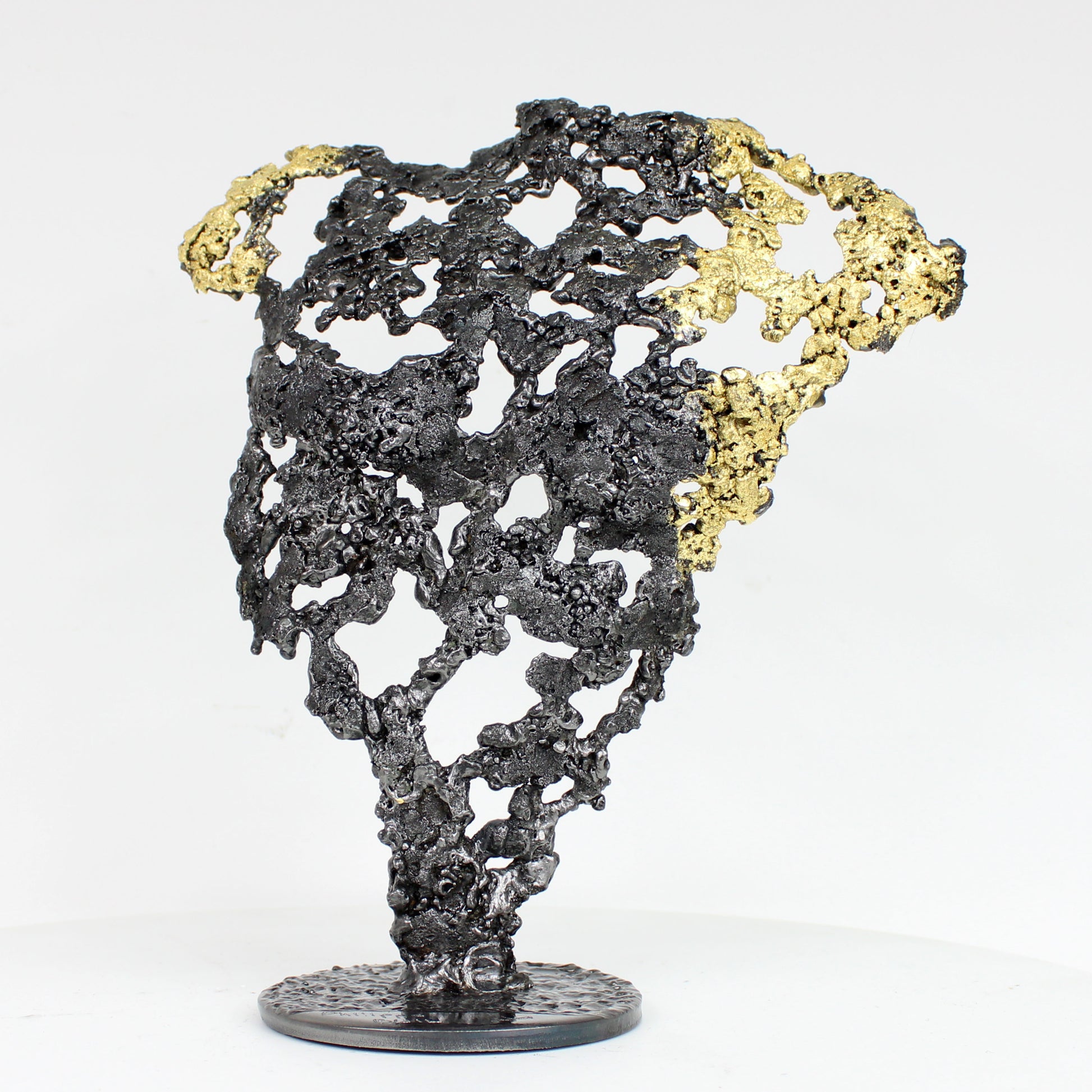 Pavarti Azur - Sculpture torse homme dentelle metal et feuilles or 24 carats