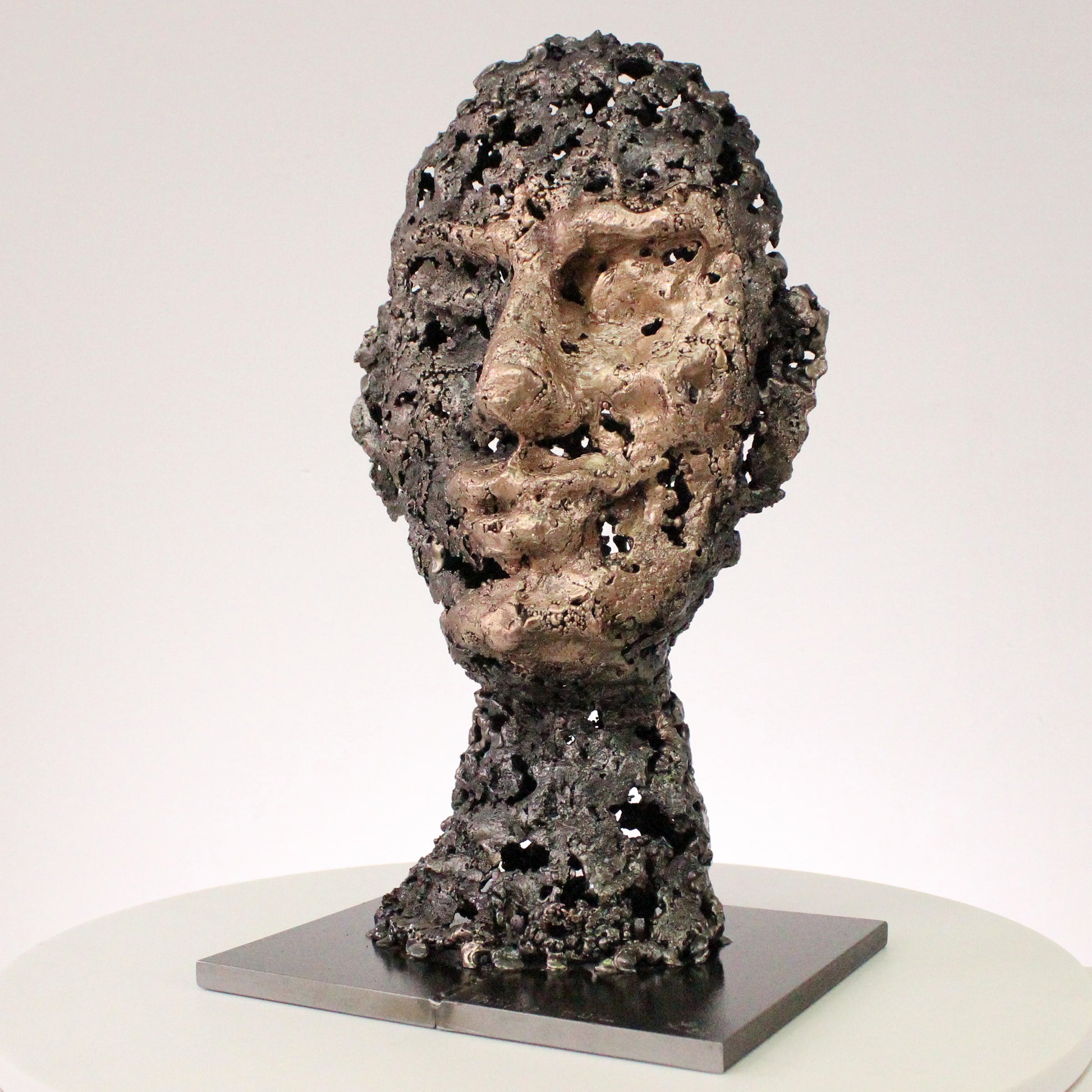 Un Roc - Sculpture tête métal dentelle acier, bronze -  Head metal artwork - lace steel bronze - Buil