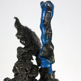 Trait de lumière 82-21 - Sculpture abstraite métal dentelle acier et pigment fluorescent bleu - Buil