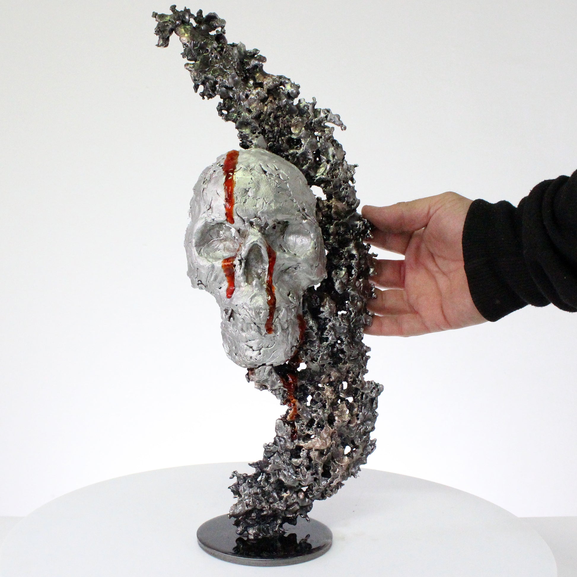 Sculpture artistique crâne moderne effet dentelle acier et aluminium