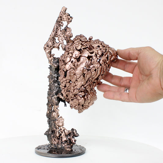 Montagne Yogi 89-22 - Sculpture dos en bronze sur dentelle acier et bronze