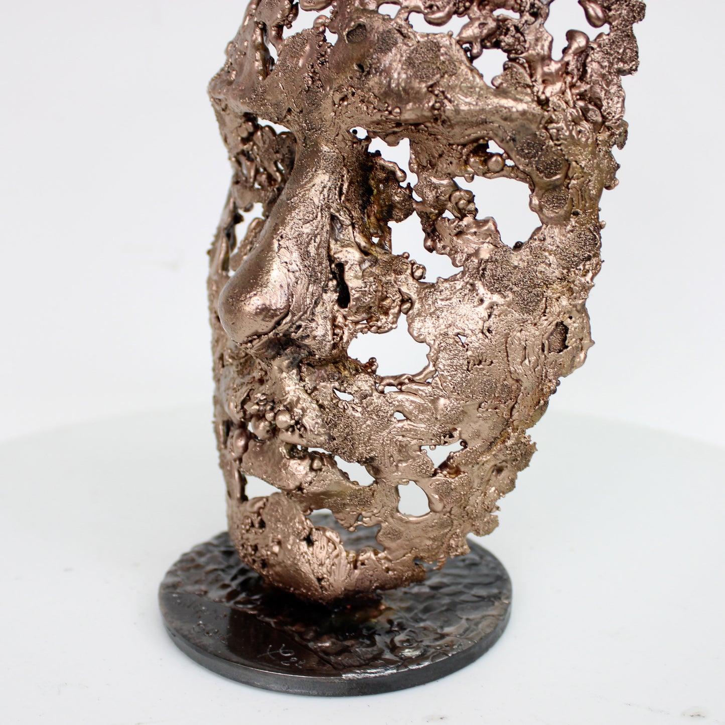 Une larme 96-22 - Sculpture visage en dentelle de bronze