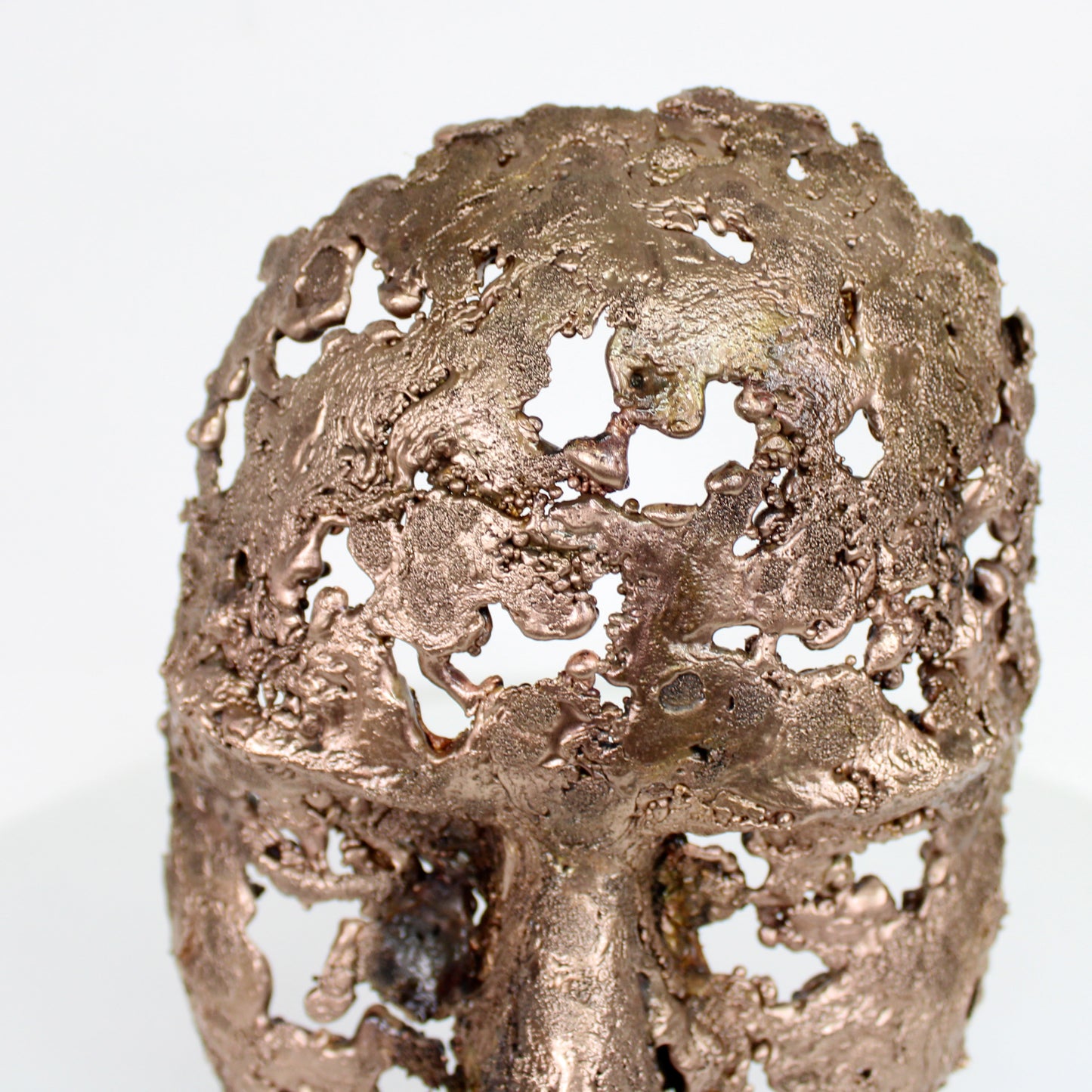 Une larme 96-22 - Sculpture visage en dentelle de bronze