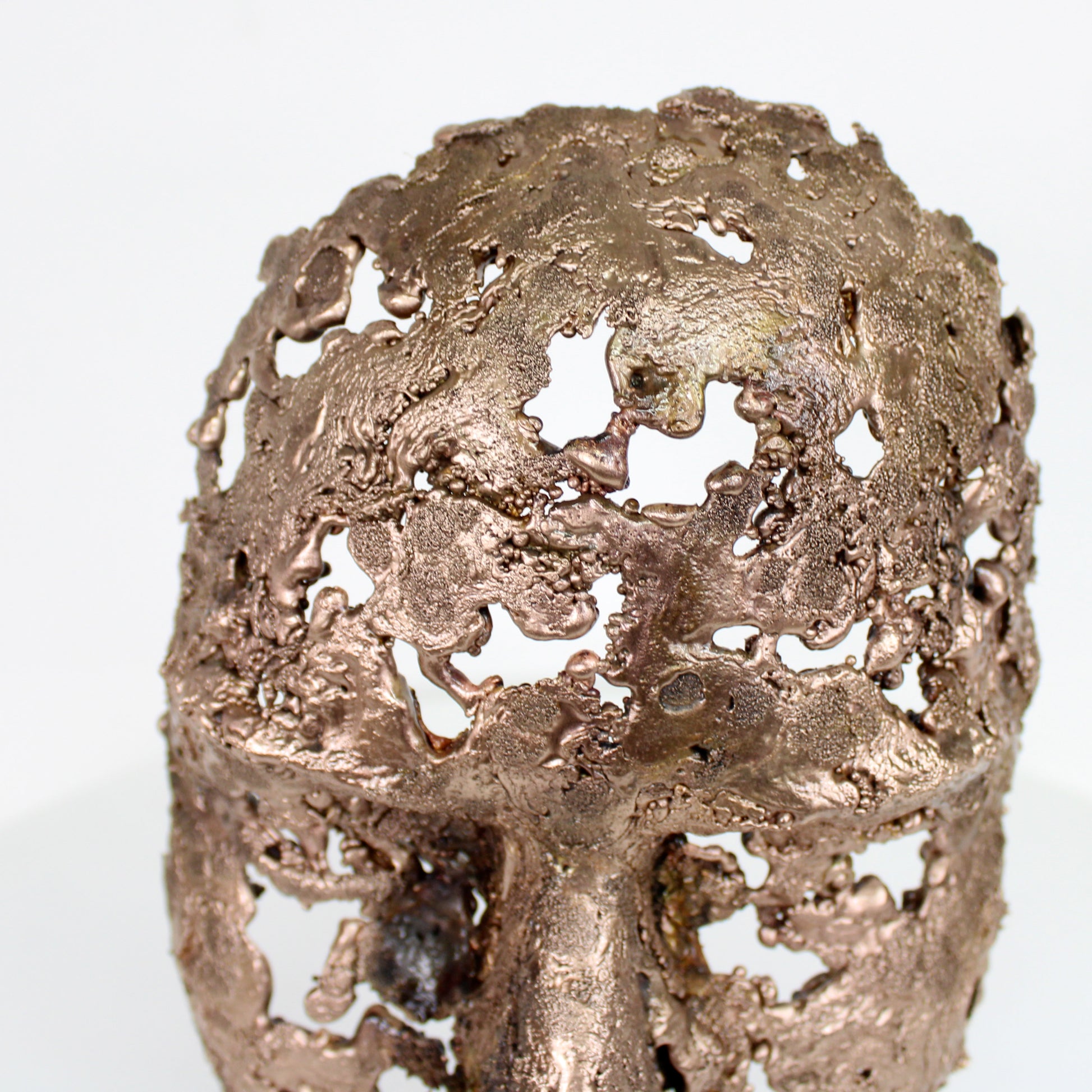 Une larme 96-22 - Sculpture visage en dentelle de bronze