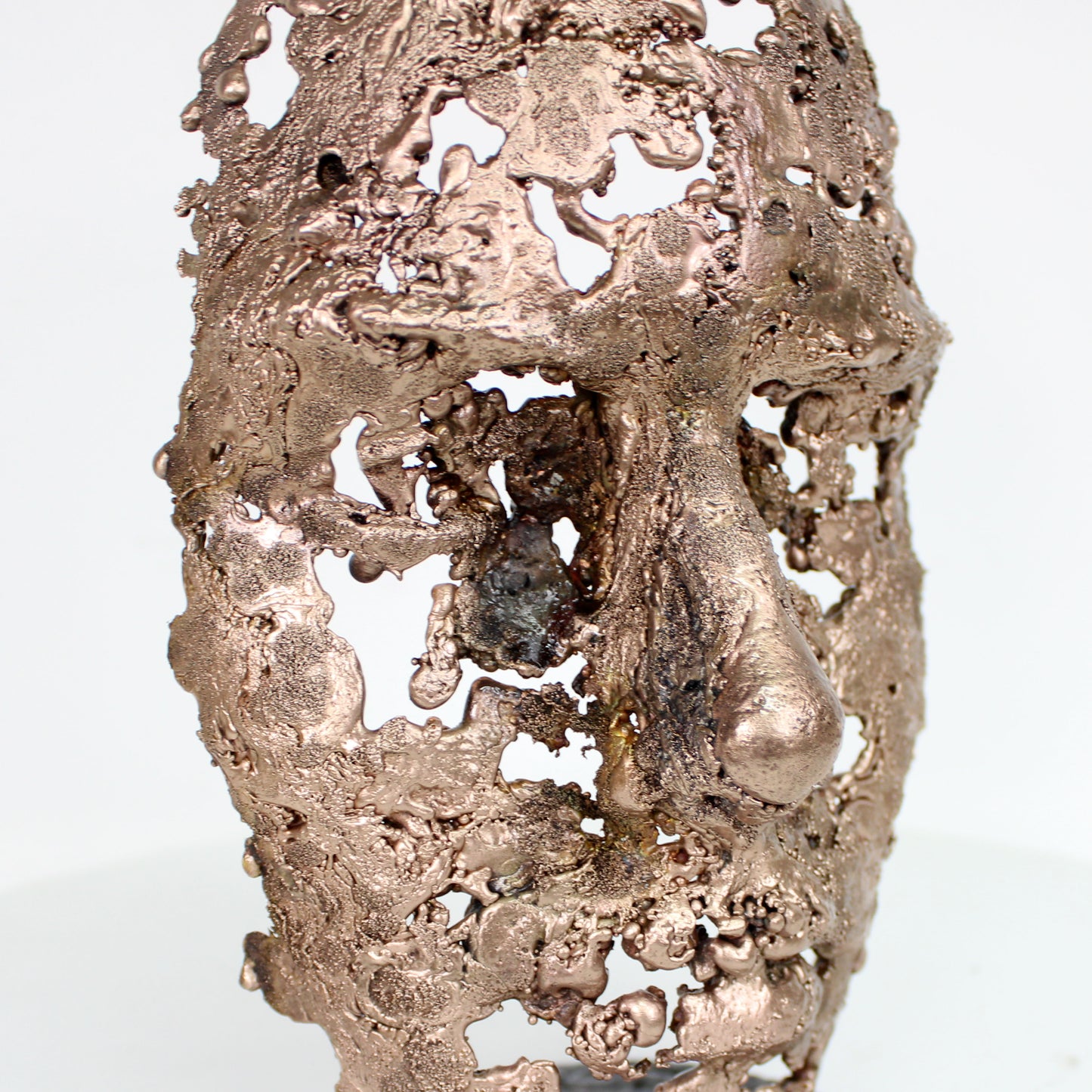 Une larme 96-22 - Sculpture visage en dentelle de bronze