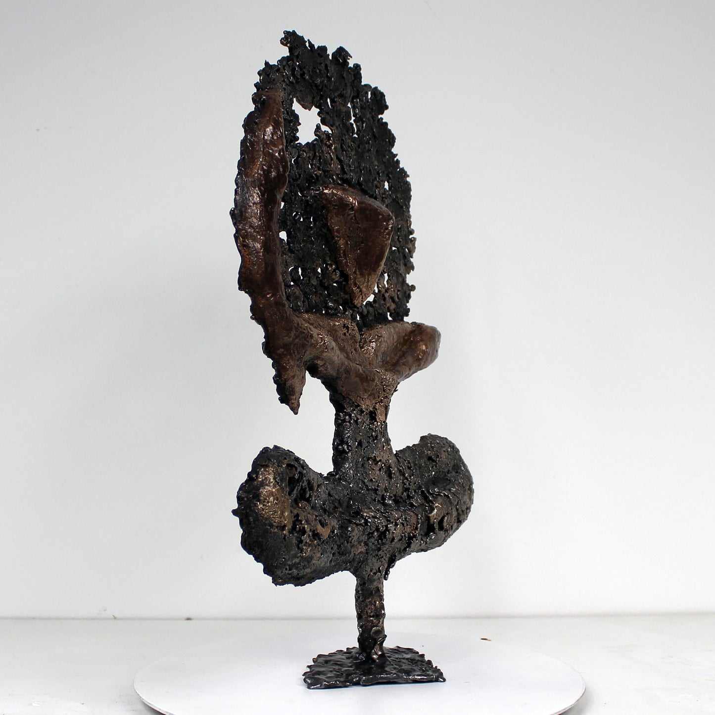 Pavarti calligraphie violette I - Sculpture métal homme yoga danse dentelle Bronze Acier - Buil